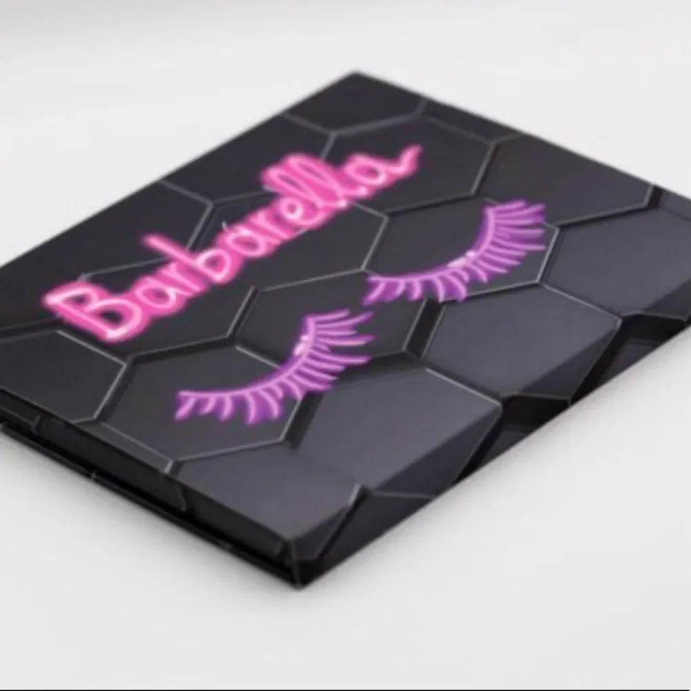 Beebeauty London Barbarella Eyeshadow Palette 20 pretty shades